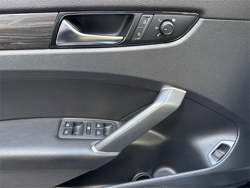 Used 2020 Volkswagen Passat 2.0T R-Line image 21