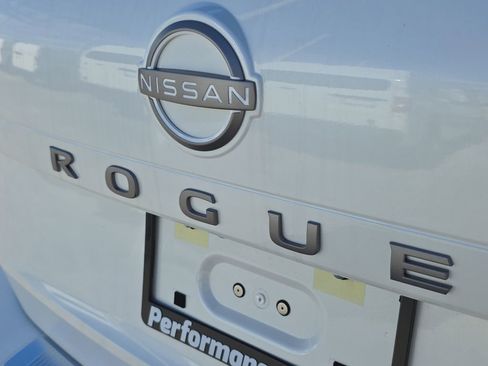 New 2026 Nissan Rogue Platinum w/ Platinum Premium Package AWD/4WD image 9