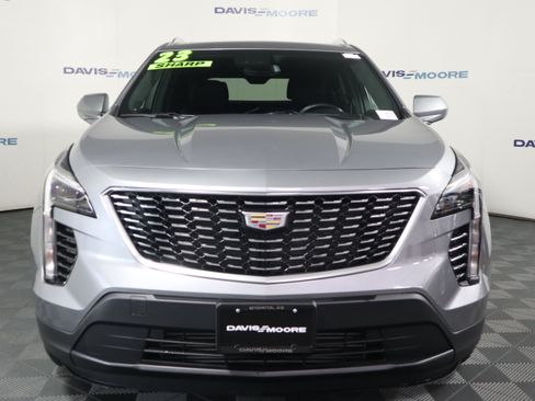 Used 2023 Cadillac XT4 Luxury w/ Cold Weather Package FWD image 12