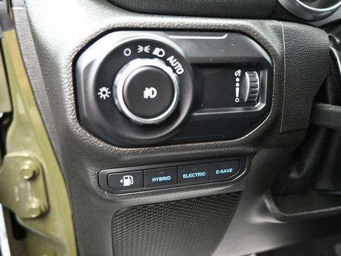 Used 2023 Jeep Wrangler Unlimited Sahara w/ Cold Weather Group AWD/4WD image 12