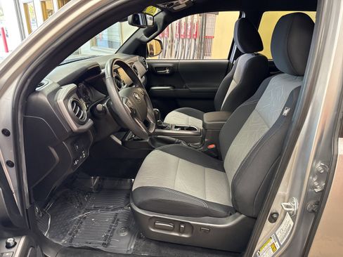 Used 2022 Toyota Tacoma TRD Off-Road image 6