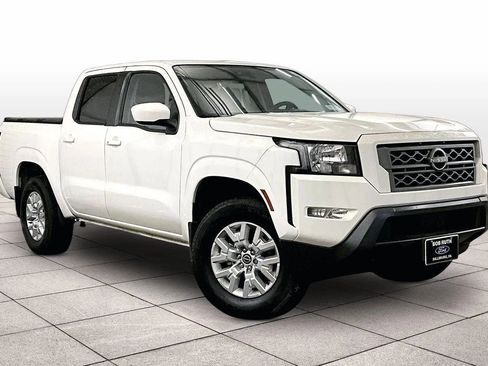 Used 2024 Nissan Frontier SV w/ SV Convenience Package image 2