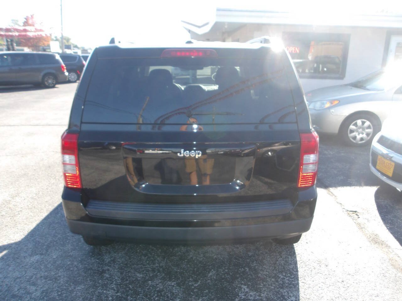 Used 2016 Jeep Patriot Sport w/ Power Value Group FWD image 7