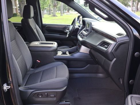 Used 2023 Chevrolet Suburban LS RWD image 17