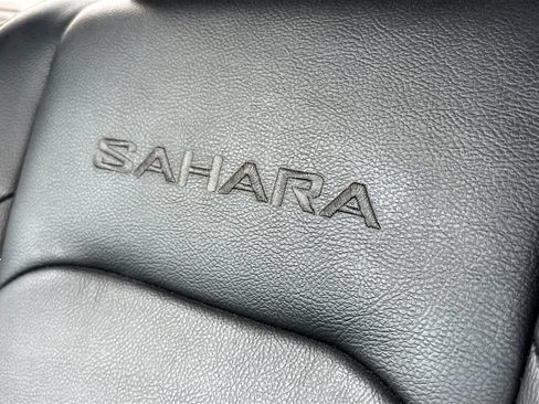 Used 2022 Jeep Wrangler Unlimited Sahara AWD/4WD image 18