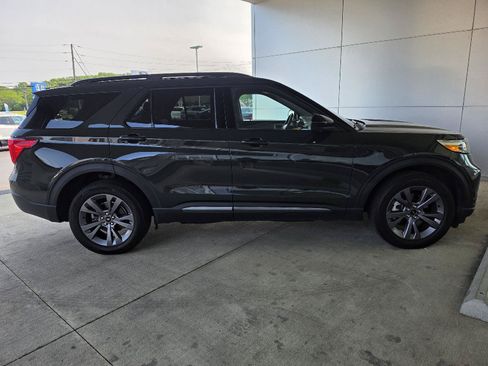 Used 2024 Ford Explorer XLT w/ Equipment Group 202A AWD/4WD image 7