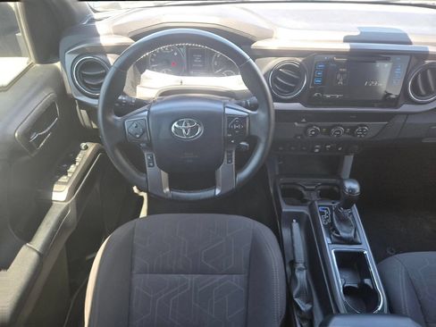 Used 2019 Toyota Tacoma TRD Sport w/ Technology Package RWD image 8