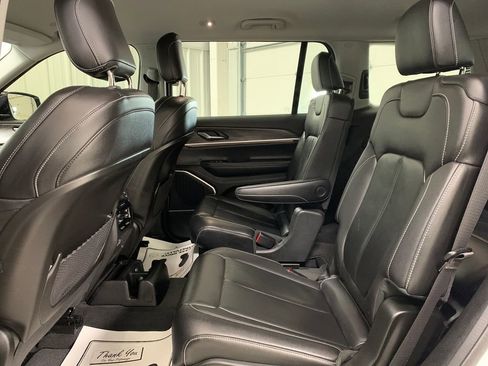 Used 2022 Jeep Grand Cherokee L Limited image 19