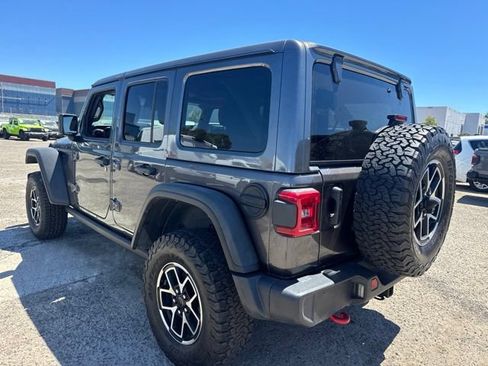 Used 2025 Jeep Wrangler Unlimited Rubicon AWD/4WD image 7