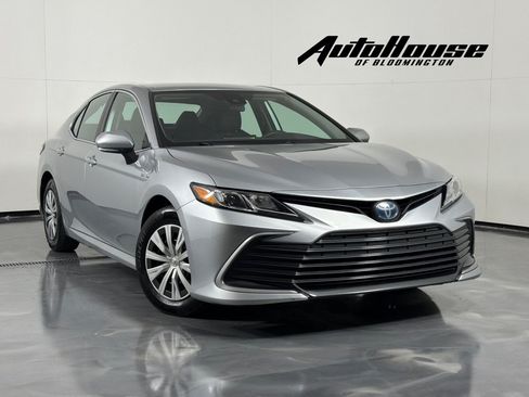 Used 2021 Toyota Camry LE FWD image 1