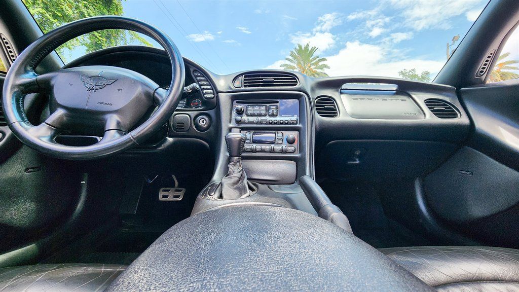 Used 2000 Chevrolet Corvette Convertible w/ Memory Pkg RWD image 22
