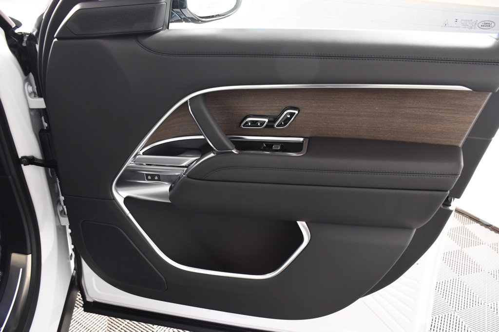 New 2026 Land Rover Range Rover Long Wheelbase SE AWD/4WD image 17