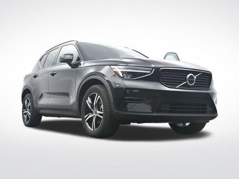 Used 2024 Volvo XC40 B5 Core image 30