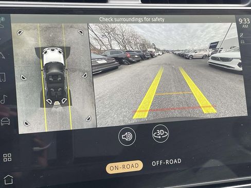 Used 2025 Land Rover Discovery S image 20