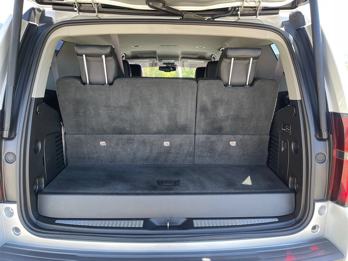 Used 2017 Chevrolet Tahoe LT w/ LT Signature Package RWD image 9