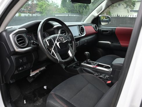 Used 2020 Toyota Tacoma SR5 RWD image 11