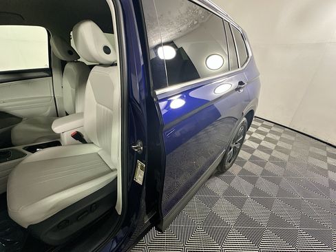 Used 2024 Volkswagen Tiguan SE FWD image 12