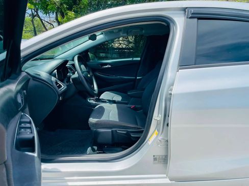 Used 2019 Chevrolet Cruze LS FWD image 9