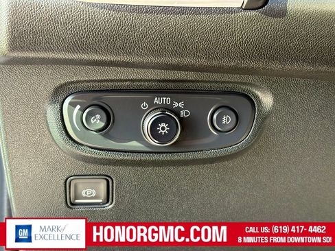 Used 2024 GMC Terrain SLT AWD/4WD image 12