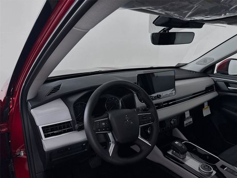 New 2026 Mitsubishi Outlander SE image 9