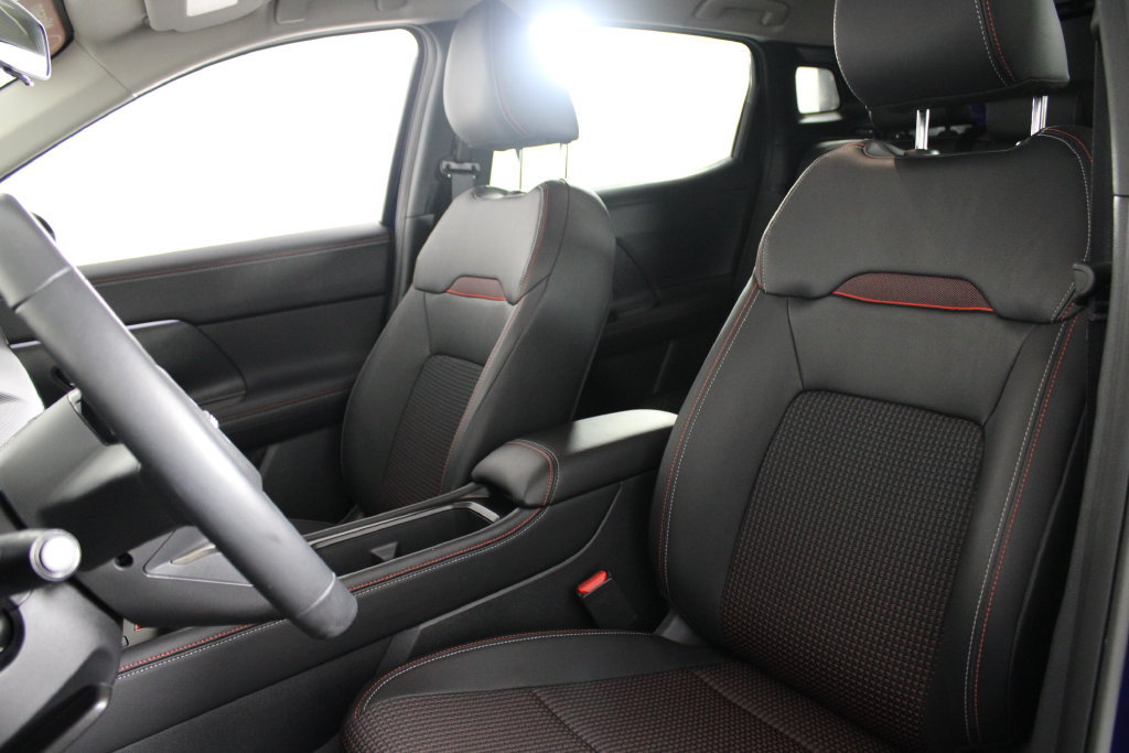 Certified 2025 Nissan Kicks SR FWD image 19