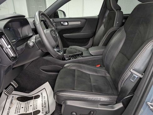 Used 2021 Volvo XC40 T5 R-Design w/ Advanced Package image 4