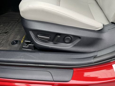 Used 2025 Toyota Camry XLE image 16