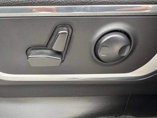Used 2023 RAM 1500 Laramie AWD/4WD image 30