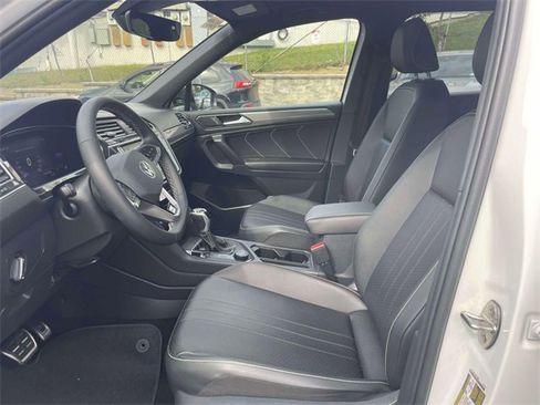 Used 2022 Volkswagen Tiguan SE R-Line image 15