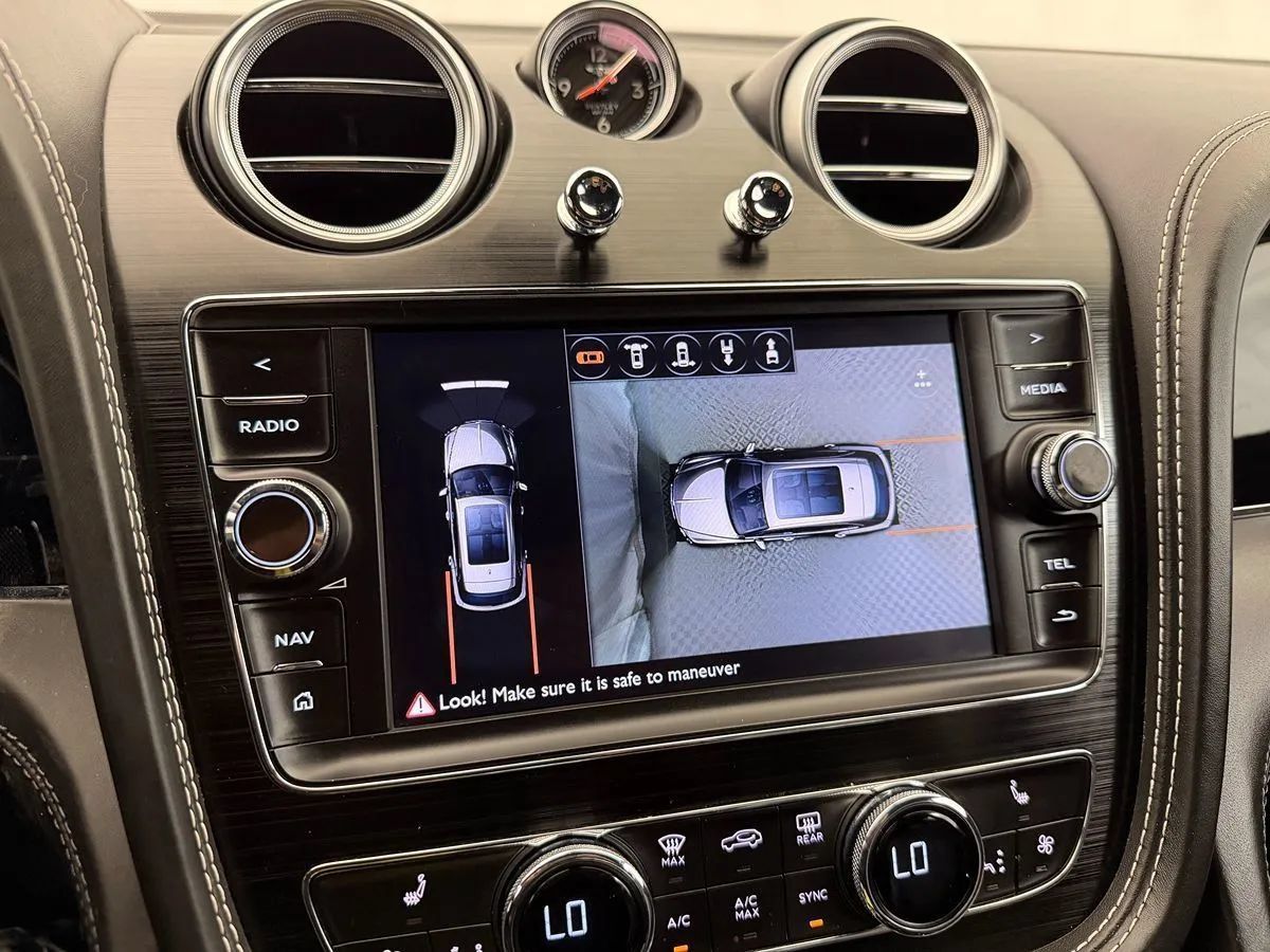 Used 2017 Bentley Bentayga AWD/4WD image 25