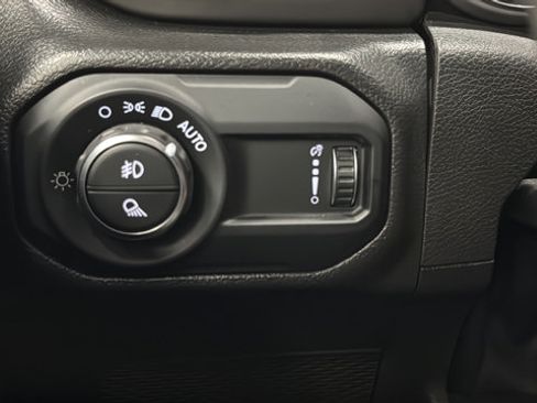 Used 2023 Jeep Gladiator Sport AWD/4WD image 17