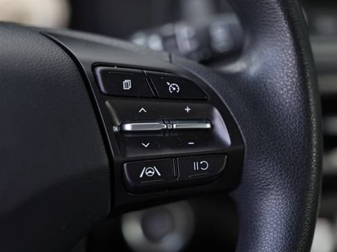 Used 2023 Hyundai Kona SE FWD image 35