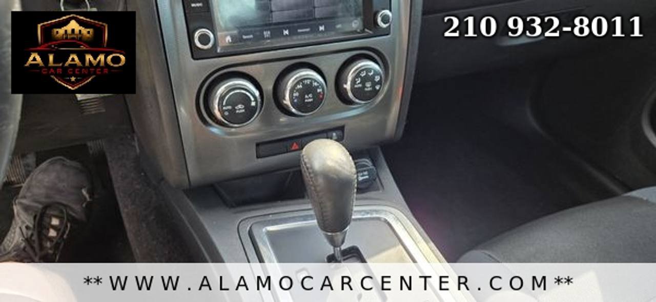 Used 2014 Dodge Challenger SXT RWD image 30