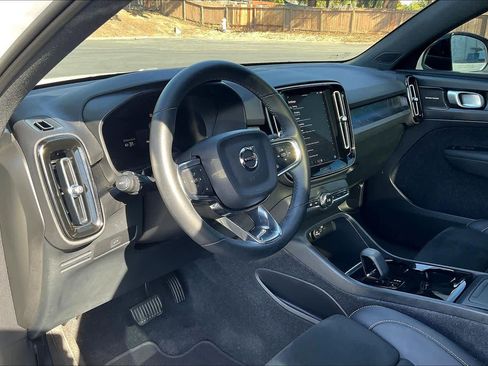 Used 2023 Volvo C40 P8 Recharge Ultimate image 16