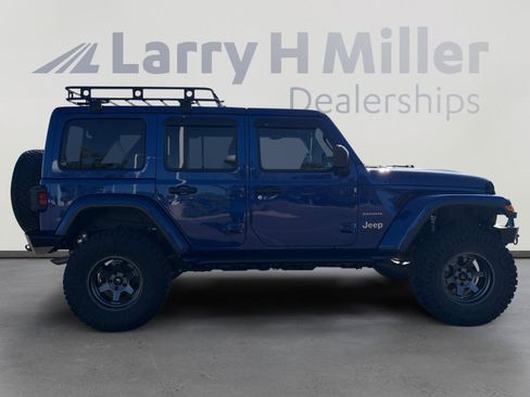 Used 2018 Jeep Wrangler Unlimited Sahara AWD/4WD image 7