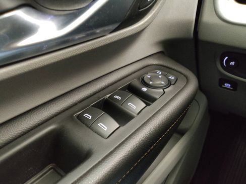 Used 2018 GMC Terrain SLE w/ Driver Convenience Package FWD image 27