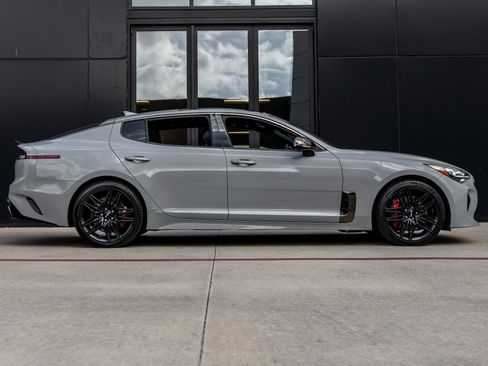 Used 2022 Kia Stinger GT2 image 10