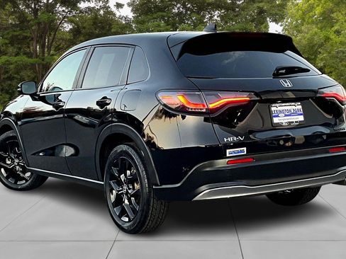 Used 2023 Honda HR-V Sport image 4