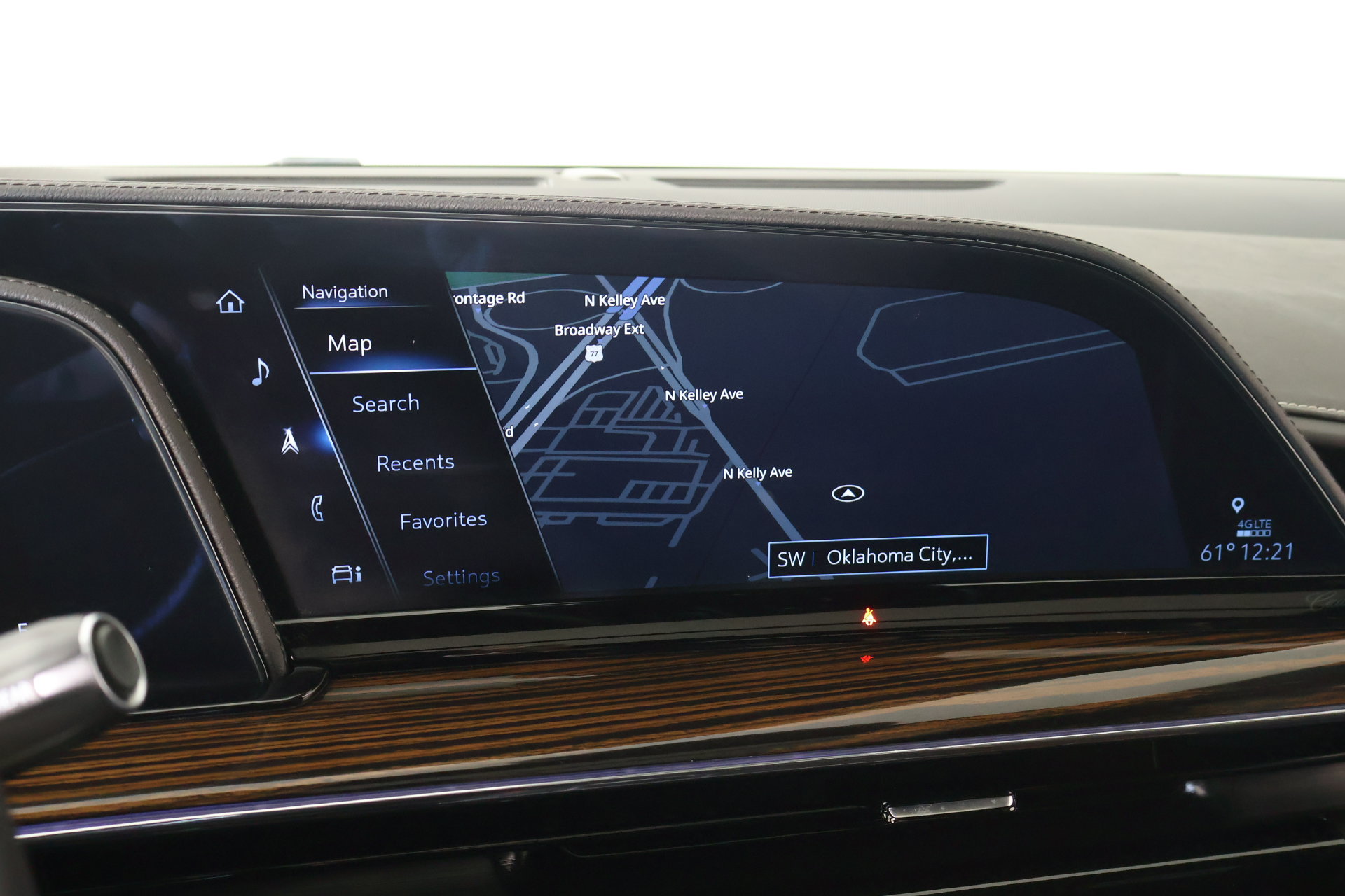 Used 2024 Cadillac Escalade Premium Luxury w/ Performance Package AWD/4WD image 7