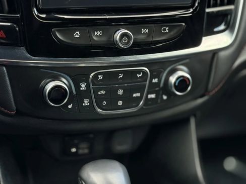 Used 2023 Chevrolet Traverse RS image 37