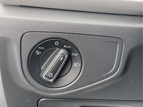 Used 2023 Volkswagen Atlas SE image 28