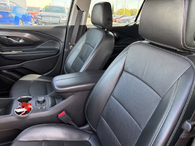 Used 2023 GMC Terrain SLT w/ Infotainment Package II FWD image 18