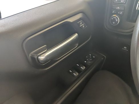 Used 2021 Chevrolet Silverado 1500 Custom w/ Safety Confidence Package image 26