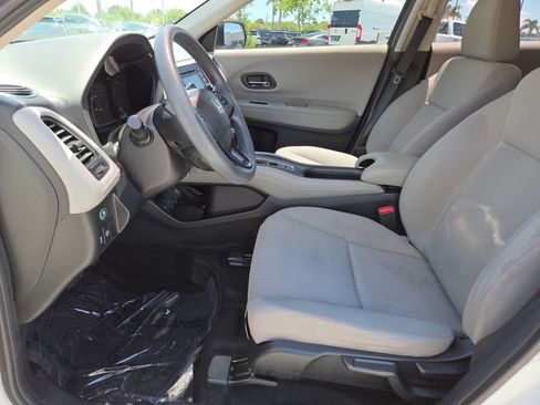 Used 2017 Honda HR-V LX image 28