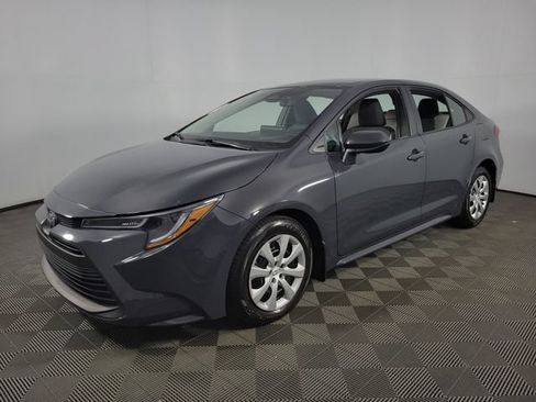 Used 2025 Toyota Corolla LE FWD image 3