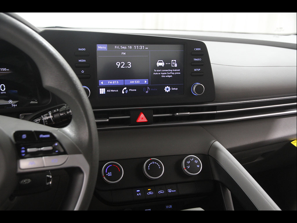 Used 2022 Hyundai Elantra SE FWD image 9