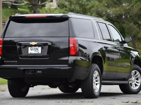 Used 2018 Chevrolet Suburban LT image 5