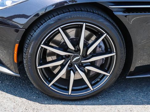 Used 2020 Aston Martin DB11 Coupe RWD image 14