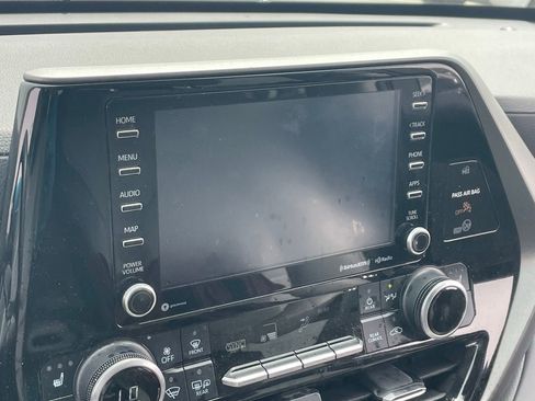 Used 2021 Toyota Highlander XLE FWD image 12