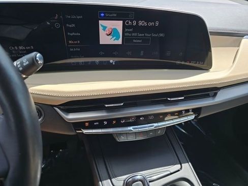 Used 2024 Cadillac XT4 Luxury w/ Cold Weather Package FWD image 40